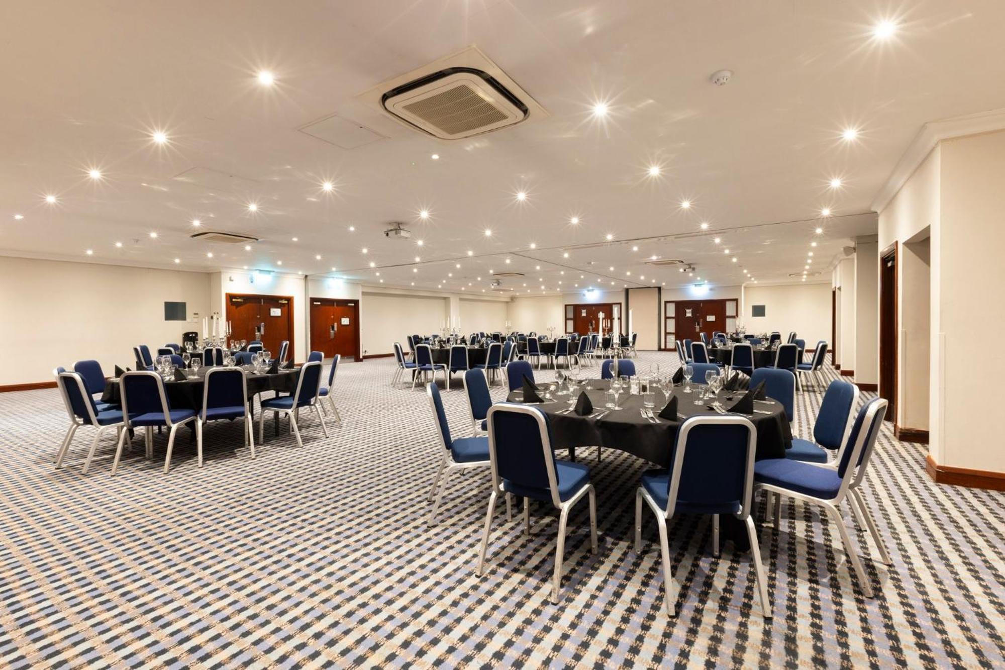 - Glasgow Airport By Ihg Hotel Paisley