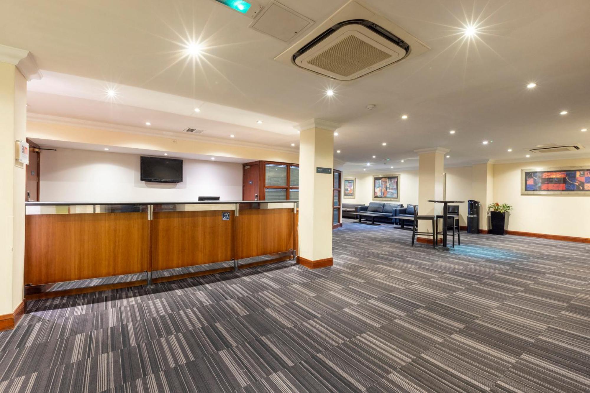 - Glasgow Airport By Ihg Hotel Paisley