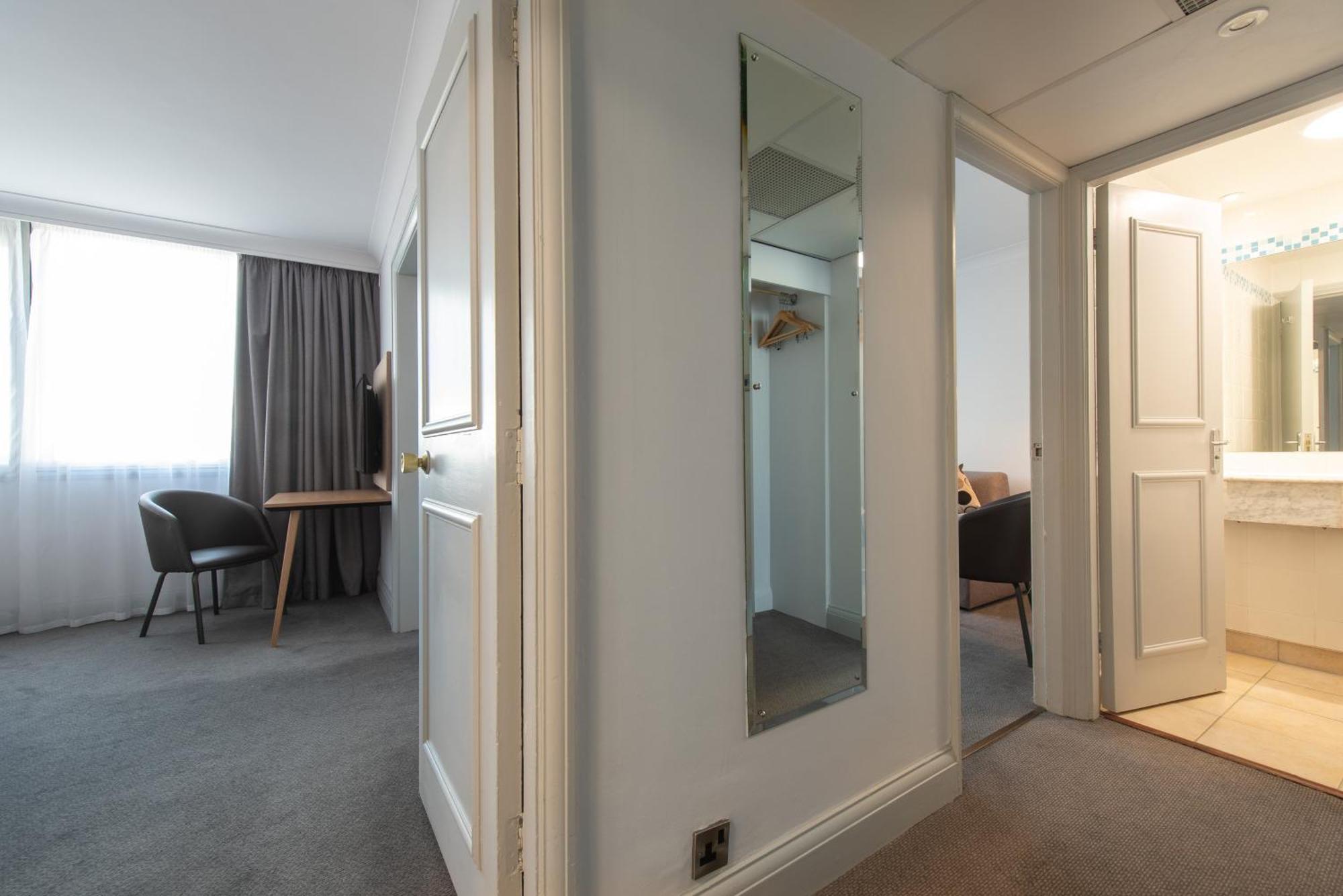 - Glasgow Airport By Ihg Hotel